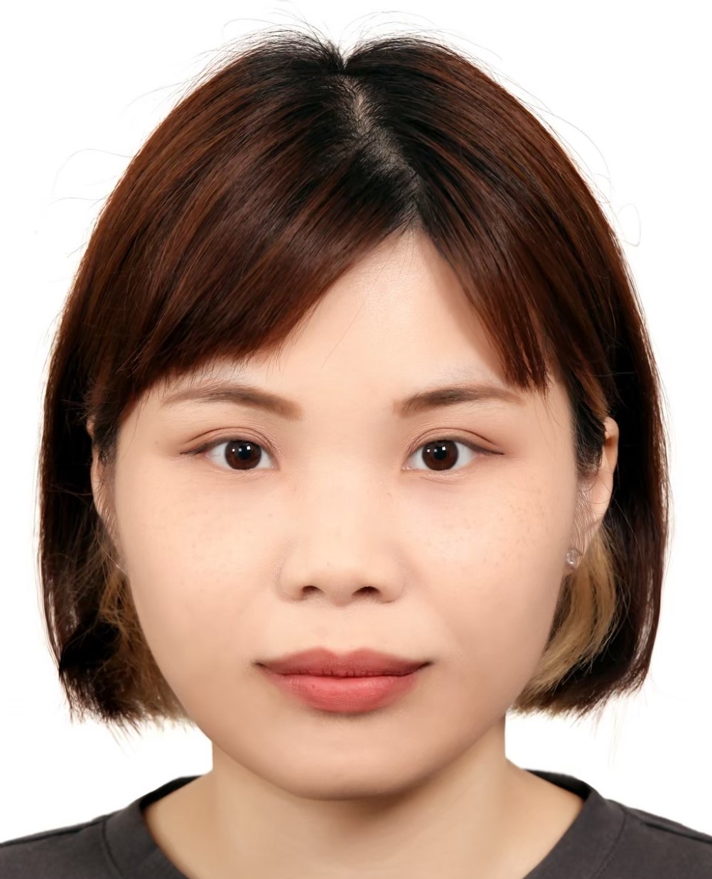 鄧琇霞 行政事務員